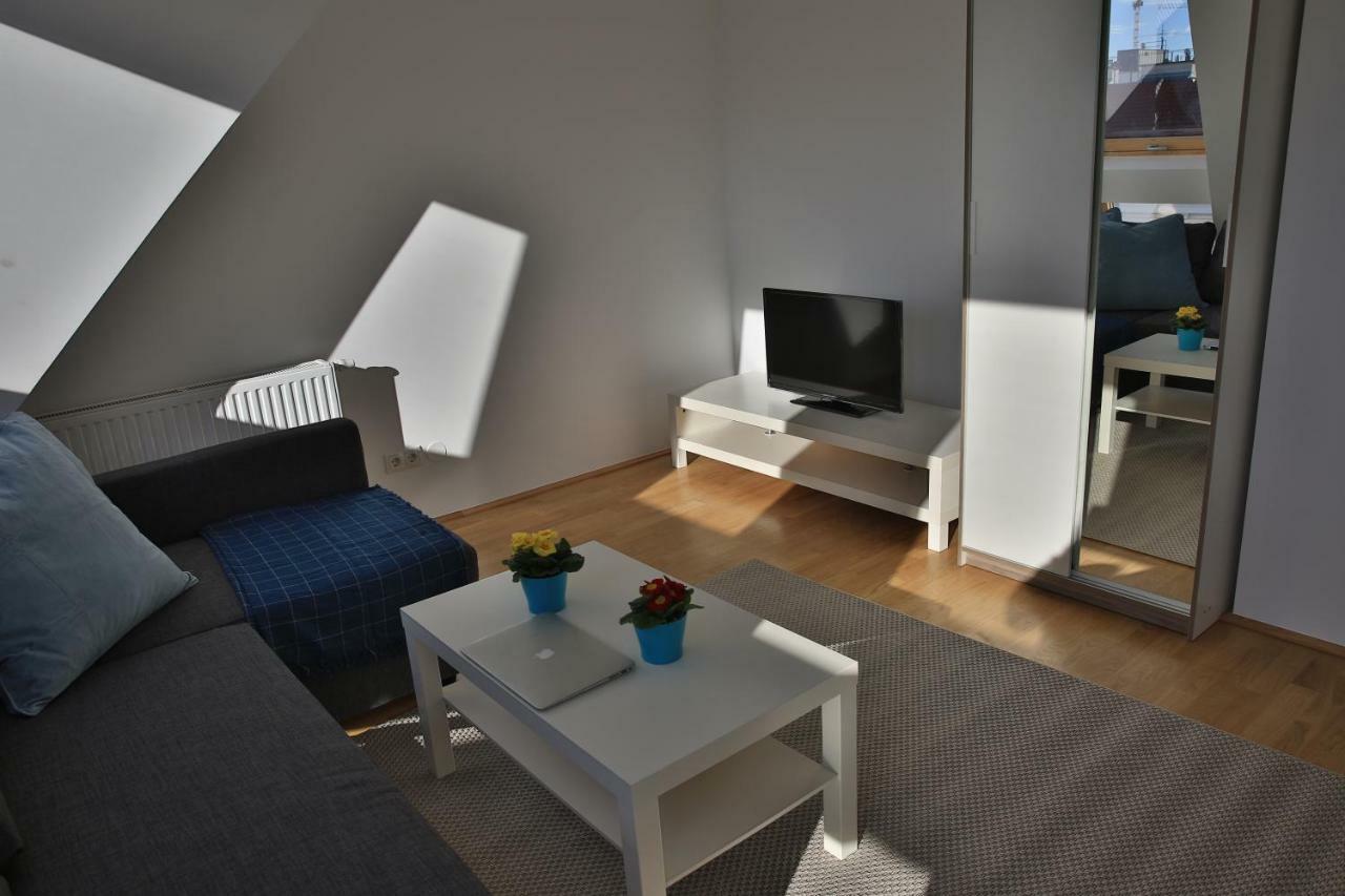 Ferienwohnung Sunny Penthouse With Terrace. Great View! Dg2 Wien Exterior foto